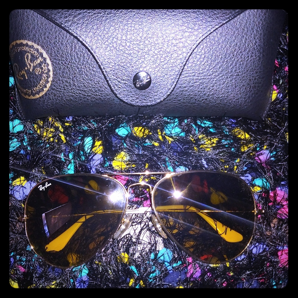 Gold Ray-Ban Sunglassea